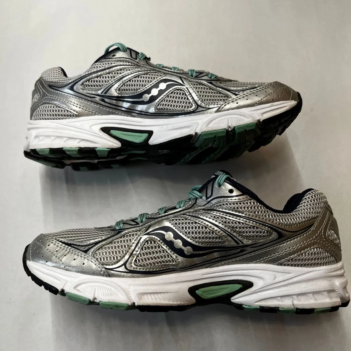 SAUCONY Women's Grid Cohesion 7 -Silver/Navy/Green- Running Shoe Size 8.5M Preowned