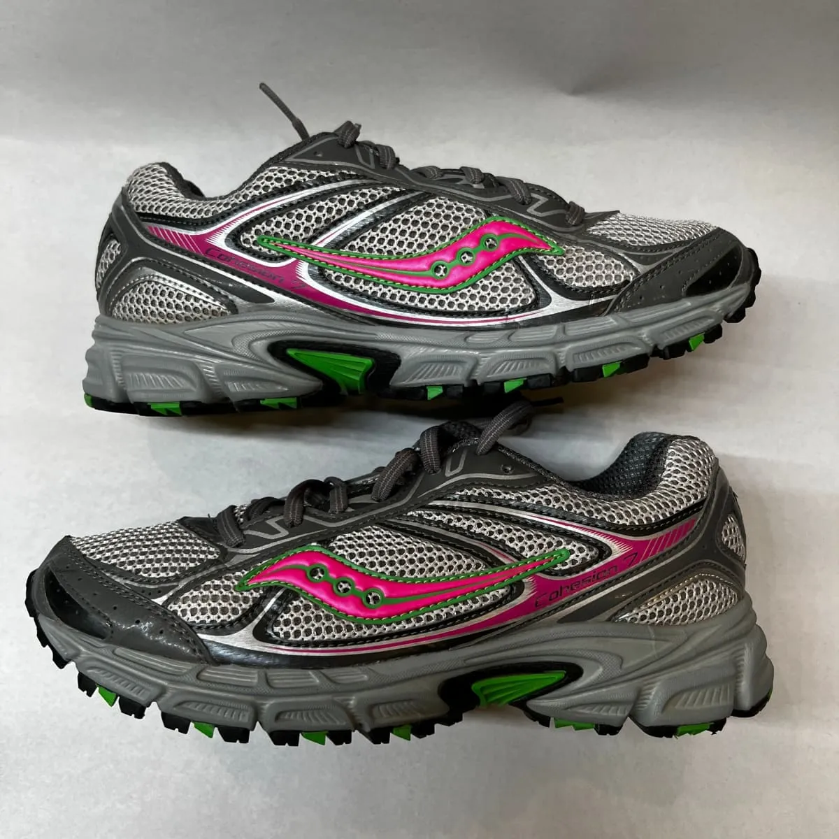 SAUCONY Women's Grid •Cohesion TR7• Trail Running Grey/Green/Fuchsia Size 8.5M -Preowned